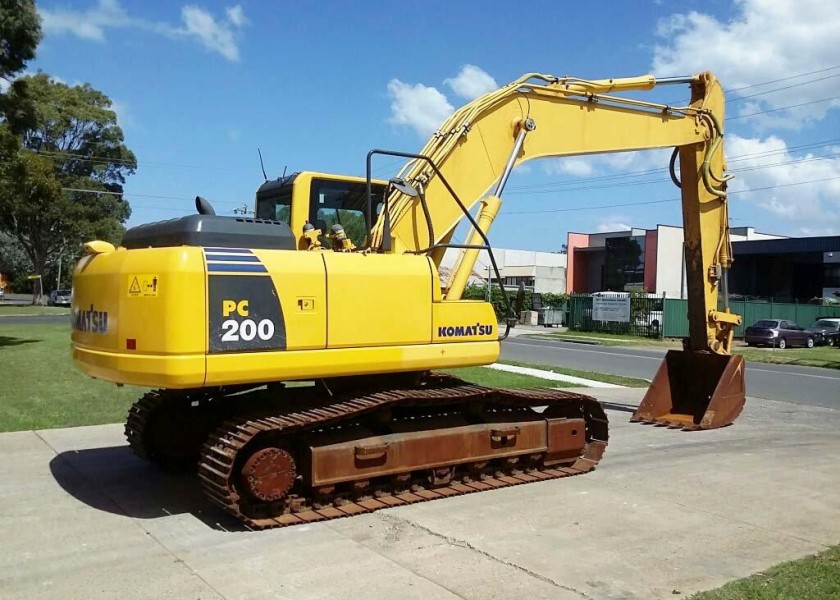 Komatsu PC200-8N1 1