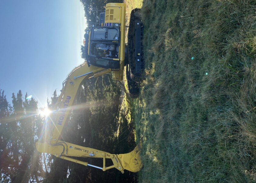 Komatsu PC210 2022 1