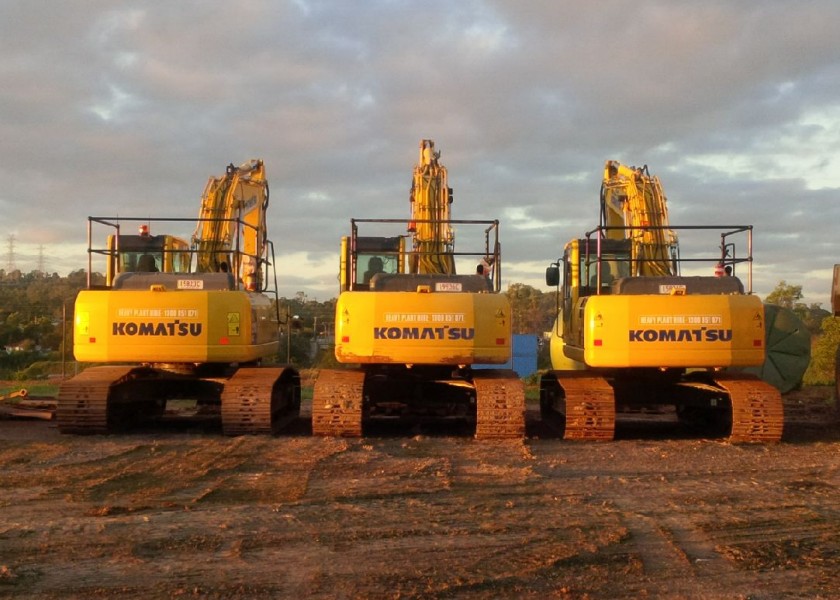 Komatsu PC210LC-8 Excavator 1
