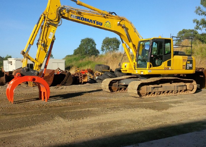 Komatsu PC210LC-8 Excavator 3