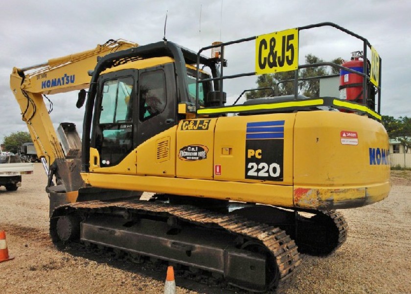 Komatsu PC220-7 1