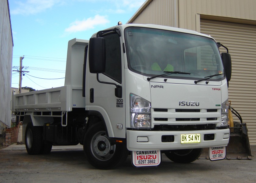 KR 9 ISUZU NPR 300 TIPPER 1