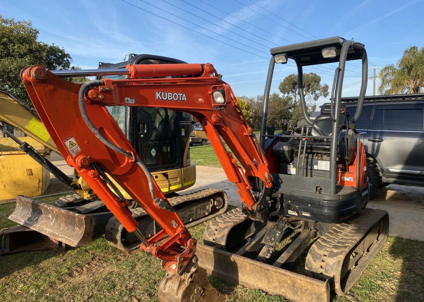 Kubota 2.5T excavator 1