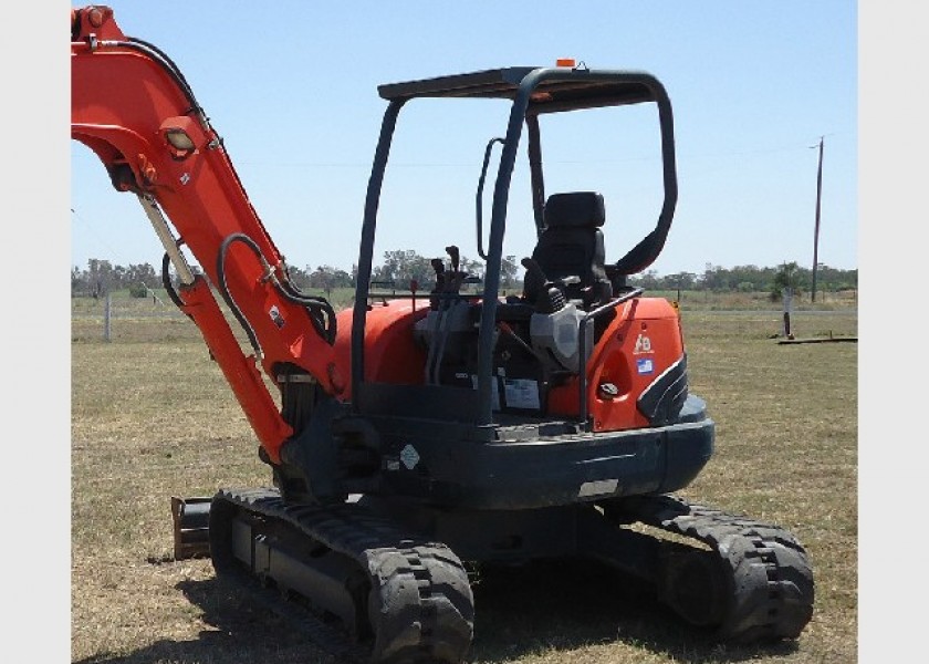 KUBOTA 5T EXCAVATOR 3