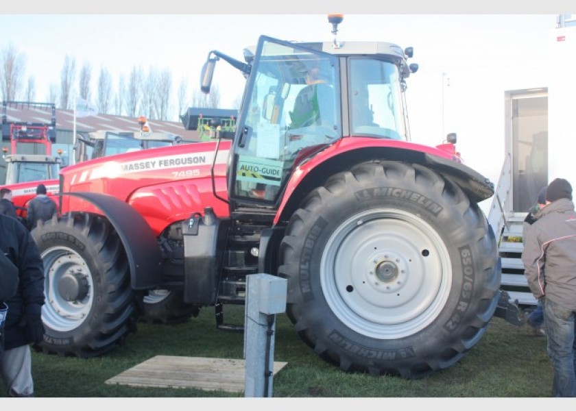 Kubota DT4500 Tractor 1