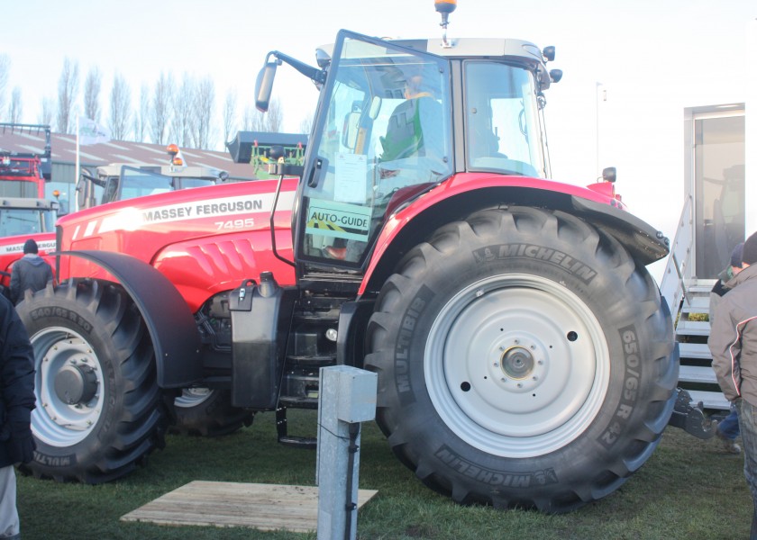 Kubota DT4500 Tractor 1