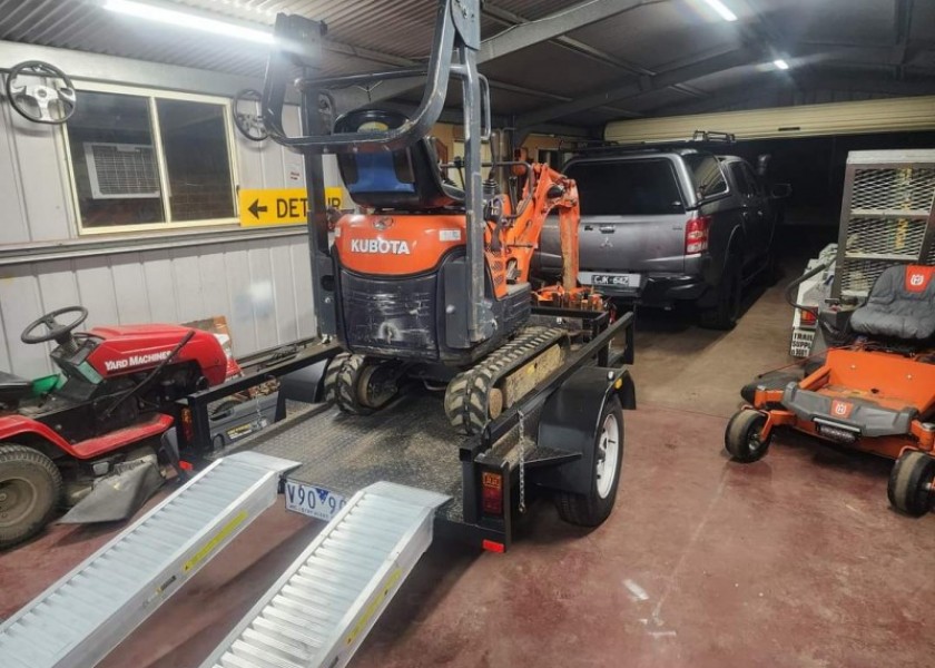 0.8T Kubota K008-3 Excavator 3