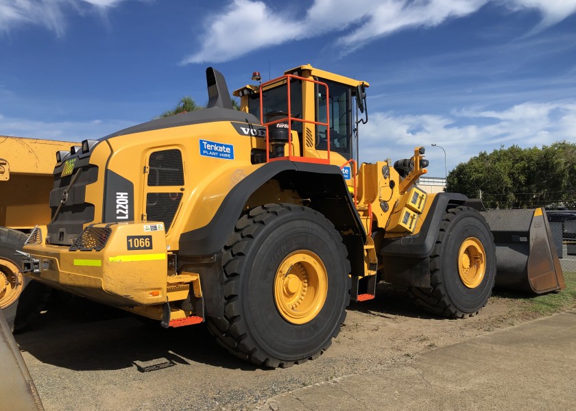 Volvo L220H Wheel Loader 2