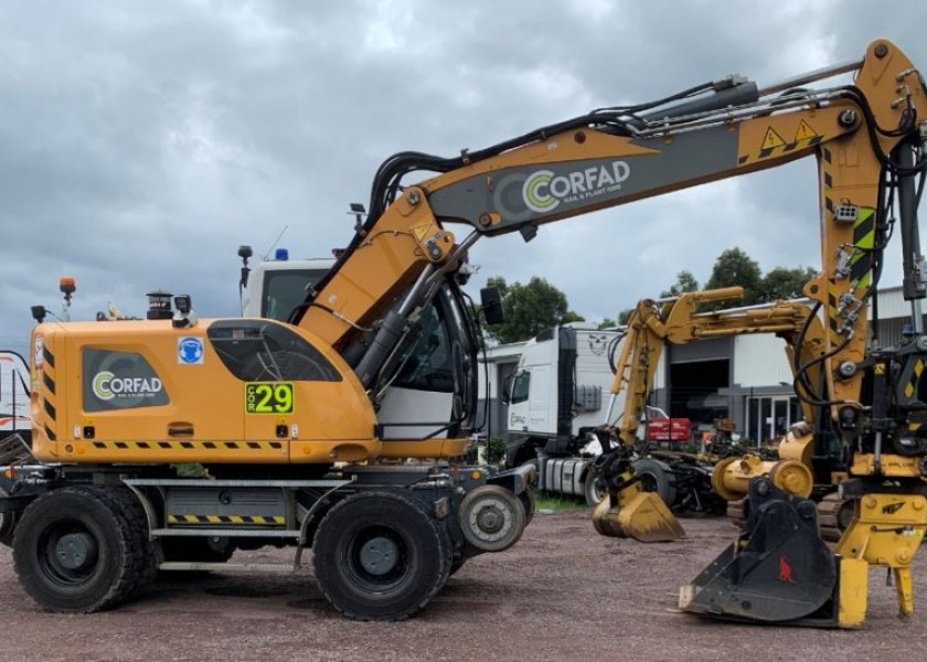 22T Hi-Rail Liebherr A922 Wheeled Excavator 1