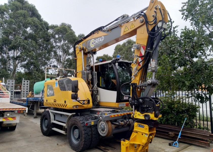 22T Hi-Rail Liebherr A922 Wheeled Excavator 3