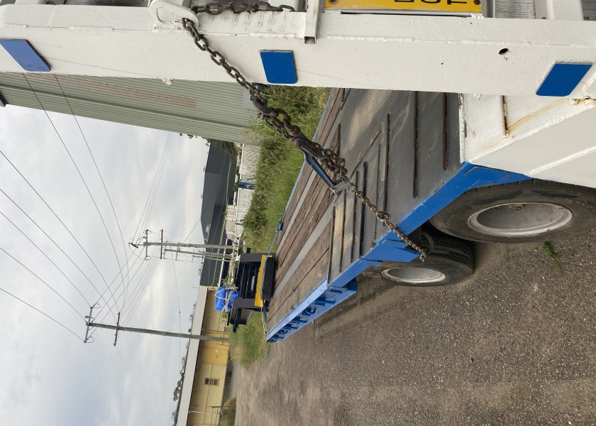 Low loader Tandem - outriggers to 4.5m 2