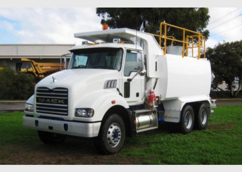 Mack Metroliner Water Truck 1