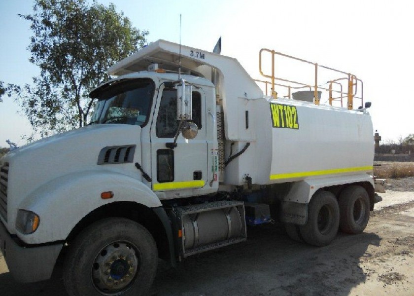 Mack Metroliner Water Truck 1