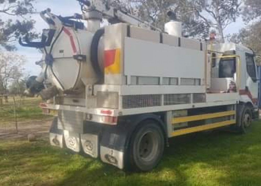 Mack Midlum Vacuum Truck 4