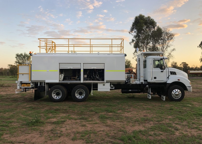 9,000L Mack Service Truck 5