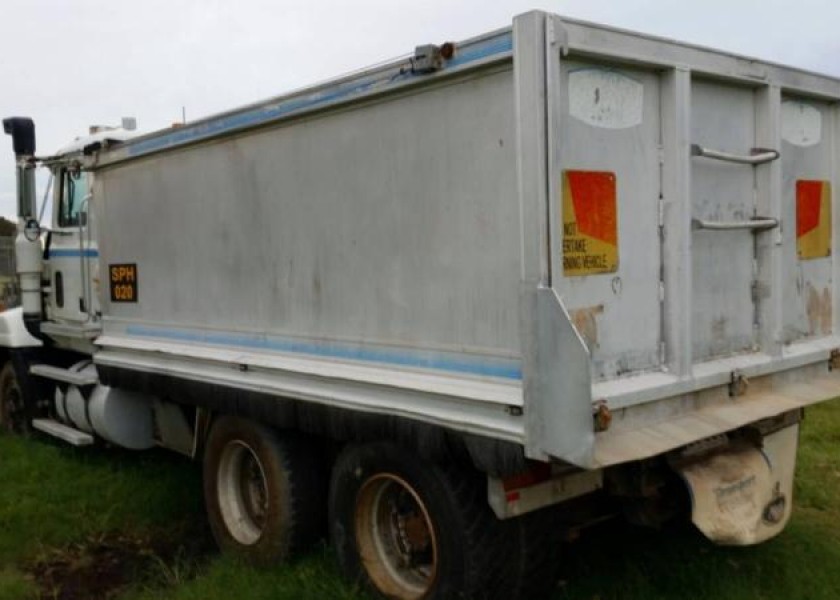MACK TITAN CLS TIPPER 1999 2