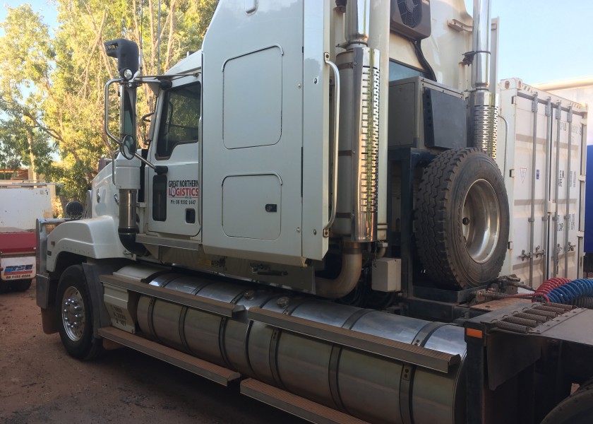 Mack Titan Prime Mover 2