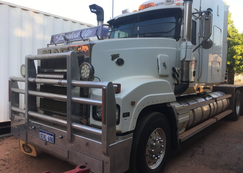 Mack Titan Prime Mover 4