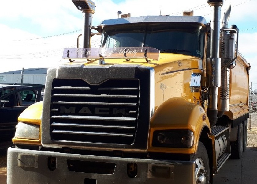 Mack Trident Tipper w/Dog Trailer 1