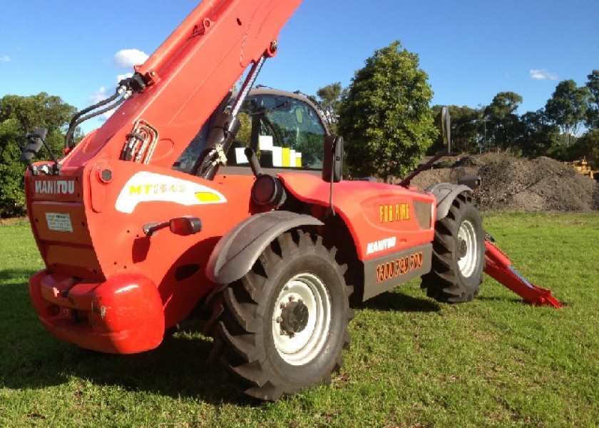 Manitou 1840 telehandler for hire 3