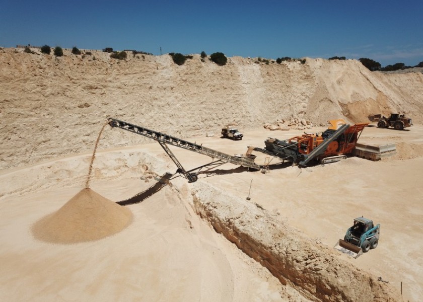 Mobile Impact Crushers with On-Board Screen 1