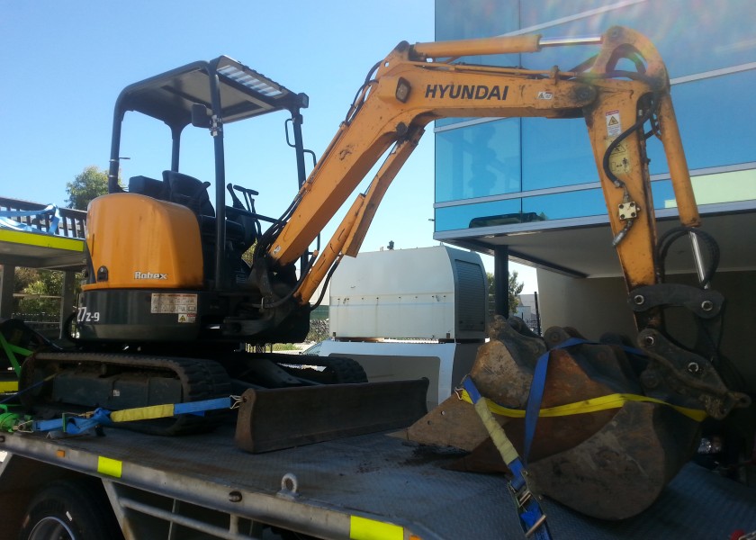 Mini Excavator 3 Tonne 1