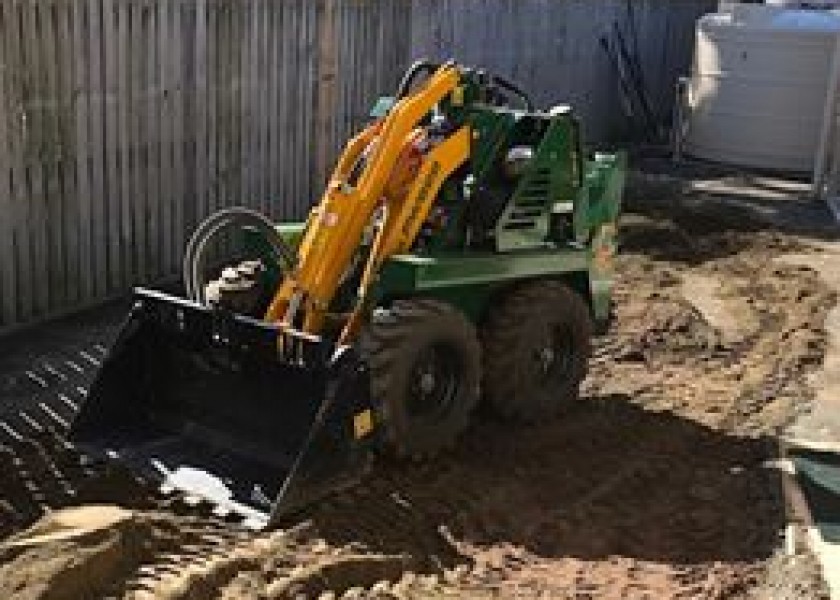 Mini loaders / diggers with variety of attachments 3