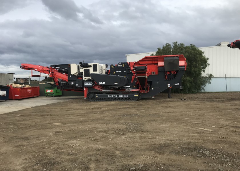 Mobile crushers and screening plant 2