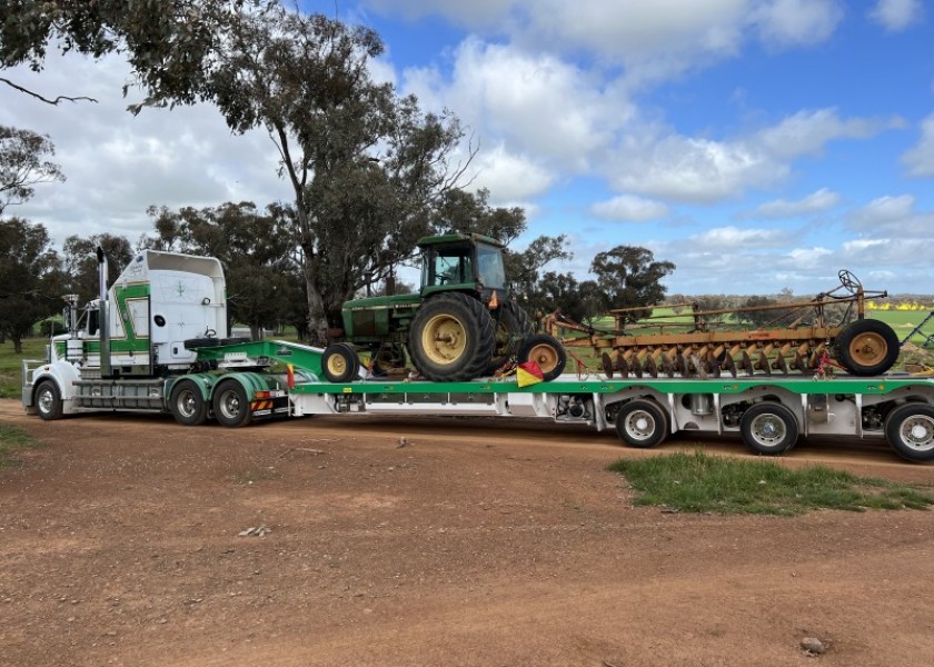 low loader/Float 2