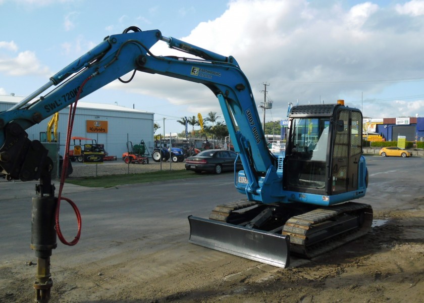 Nagano 8 Tonne Excavator  1