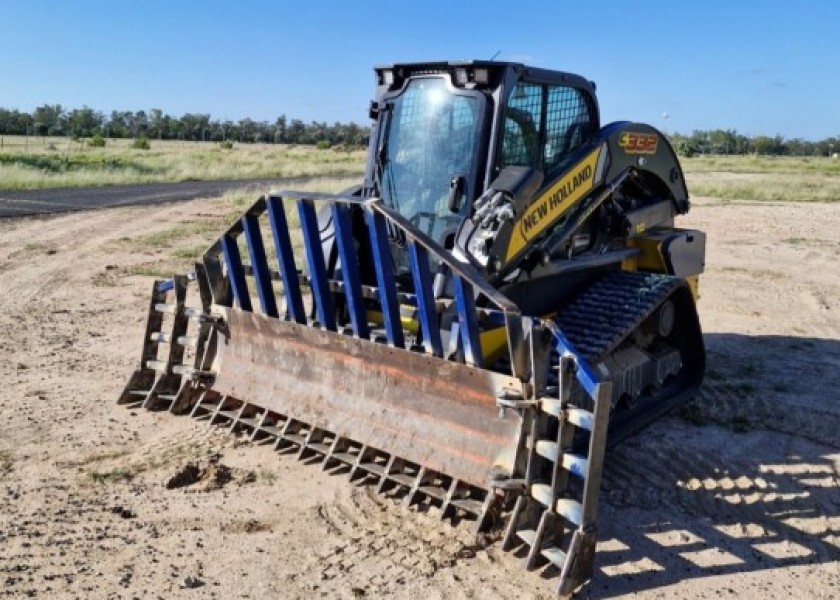 86HP New Holland C332 Posi-track 3