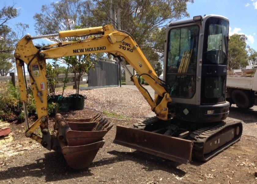 New Holland E30B 1