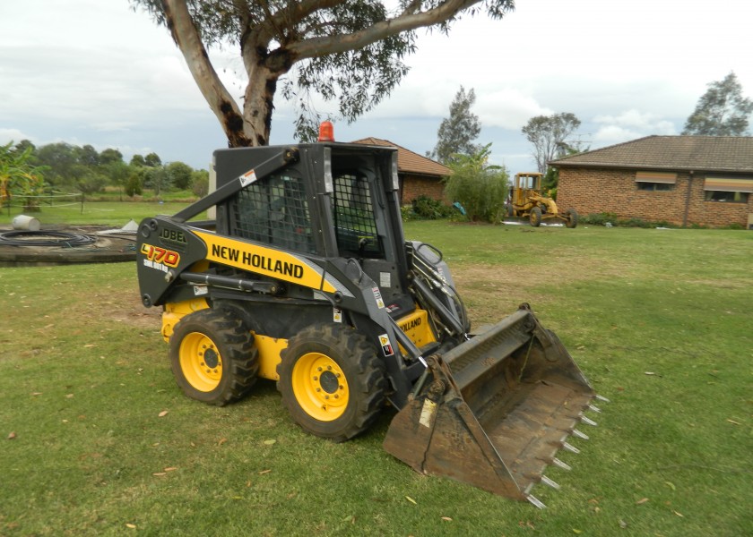 New Holland L170 BobCat  1