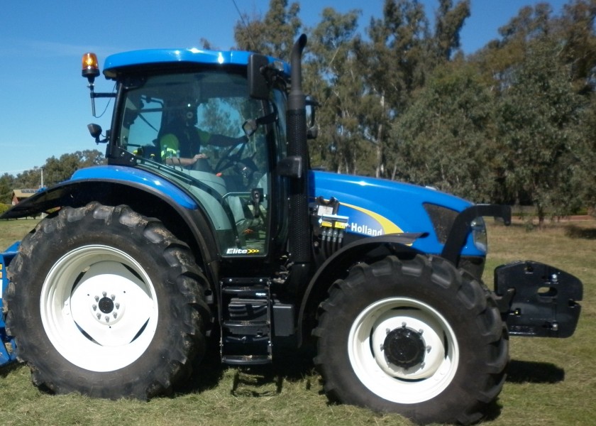 New Holland T6020 1