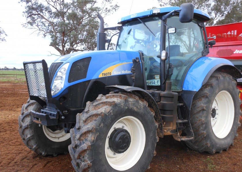 New Holland T6070 1