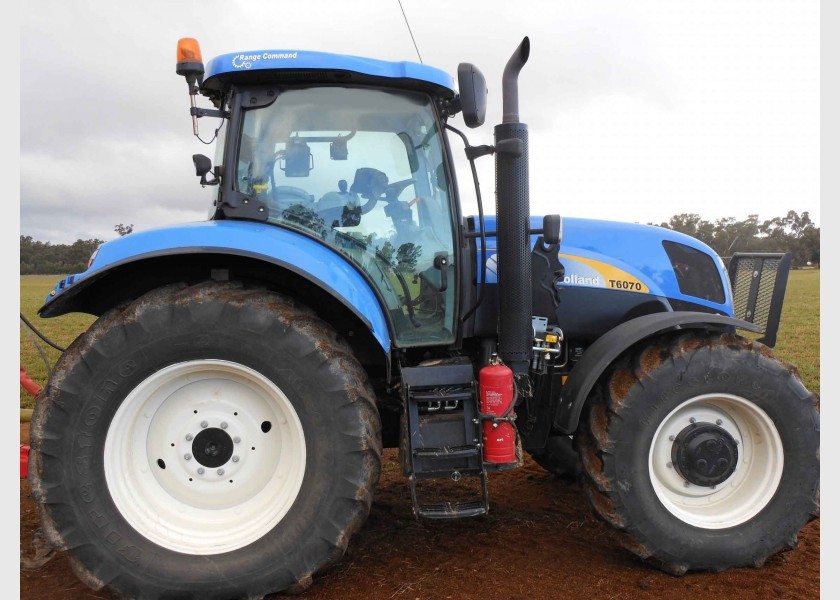 New Holland T6070 2