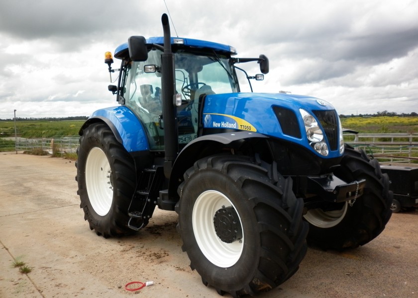 New Holland T7050 1