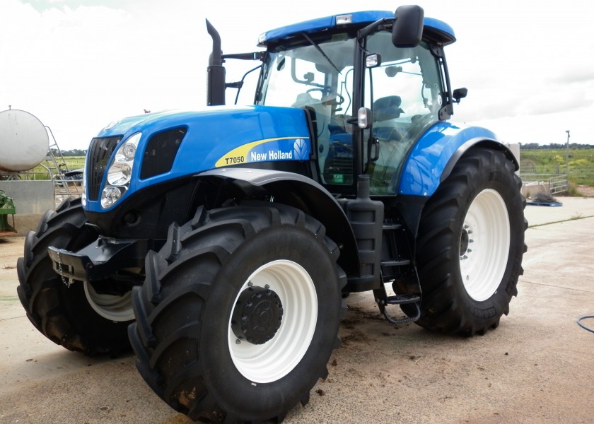 New Holland T7050 2