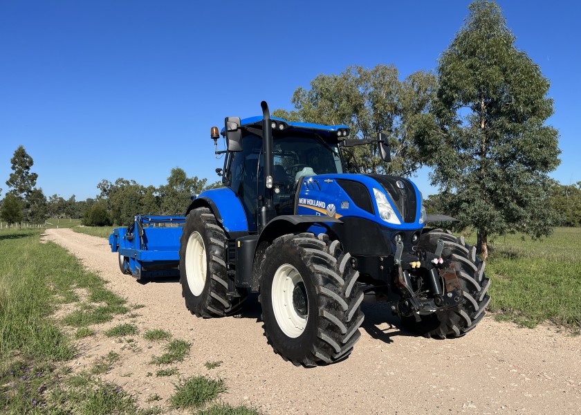 New Holland T7.225 & 9ft Yannie Creek Laser Bucket for Hire 4