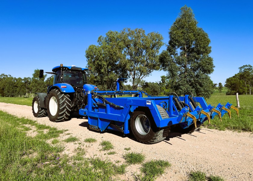 New Holland T7.225 & 9ft Yannie Creek Laser Bucket for Hire 5