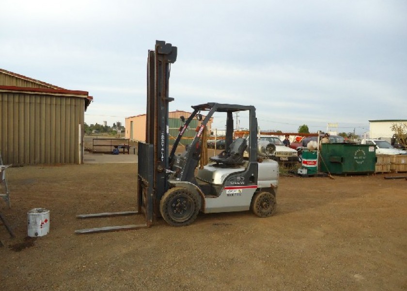 NISSAN 30 FORKLIFT 3 TON 1