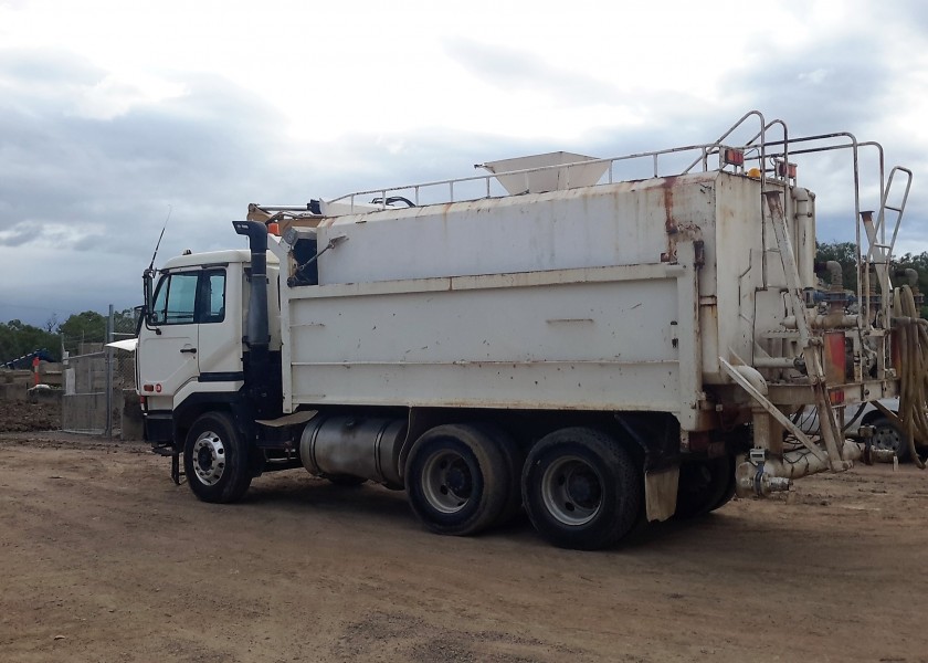 Nissan UD Tipper with a slip in 16000lt water tank 1