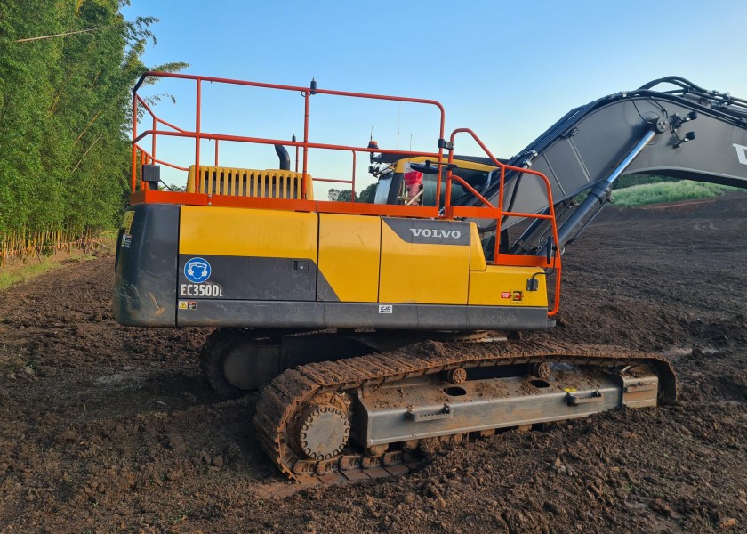 Plant Hire - Artic Dump Trucks, Excavators & Dozers 5