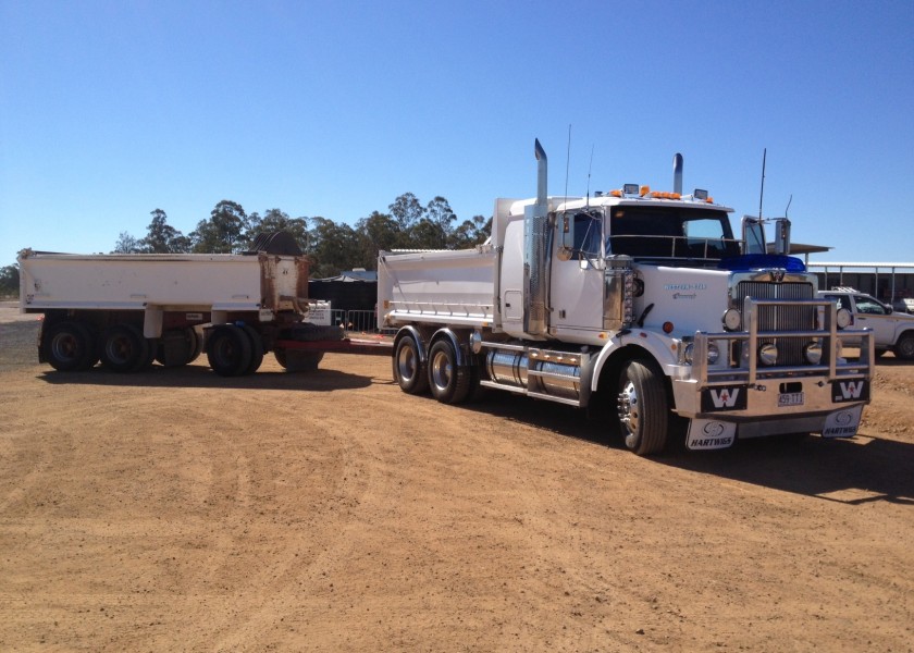 Prime mover with drop deck float & 20t winch 1