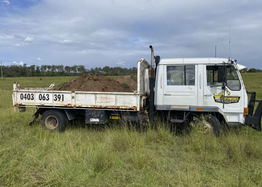 Rigid tip truck 1