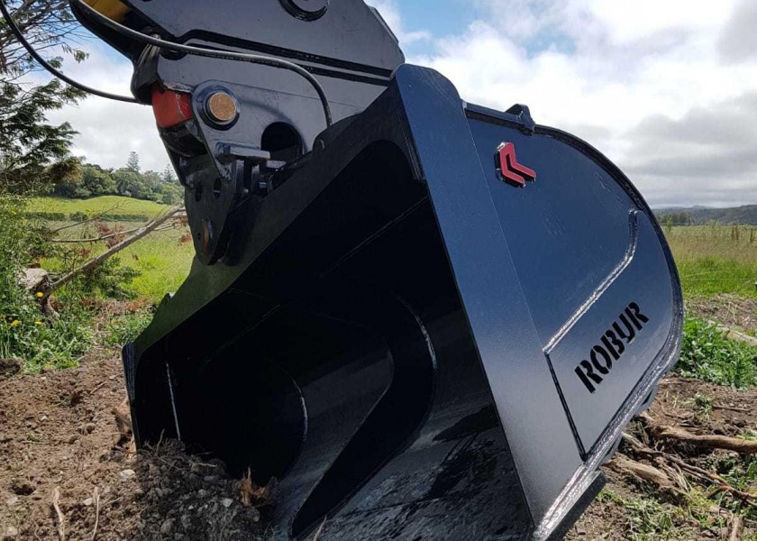 ROBUR 8T Tilt bucket 1