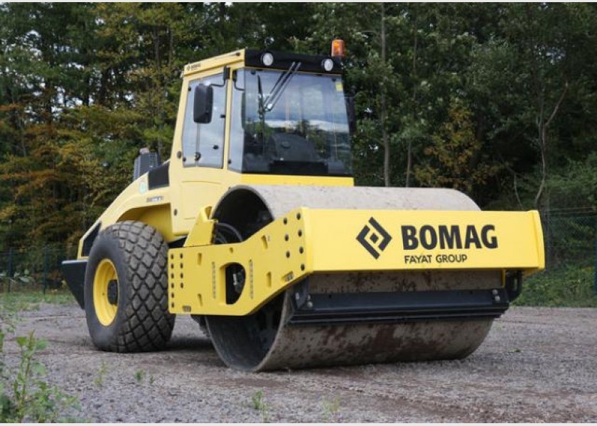 19T Bomag Smooth Drum Roller w/padfoot shell kit 1