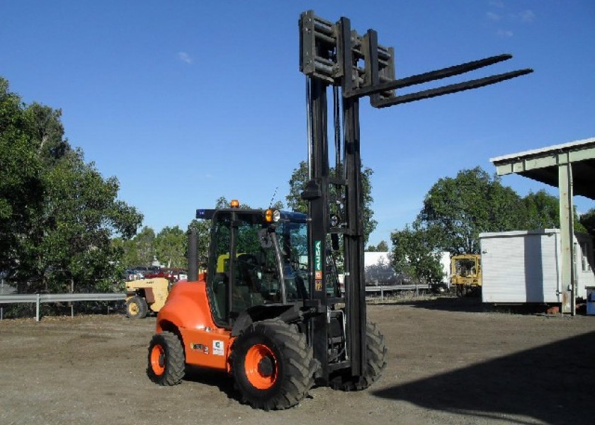 Rough Terrain Forklift 2