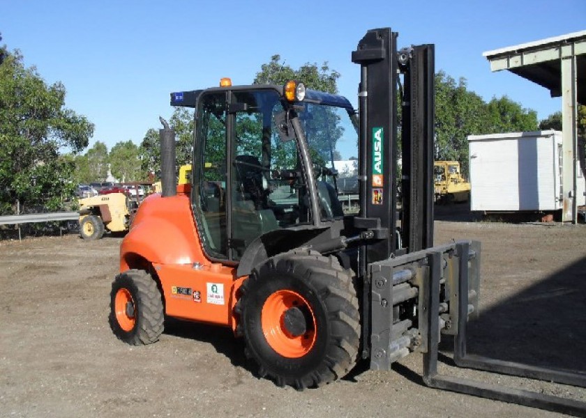 Rough Terrain Forklift 3
