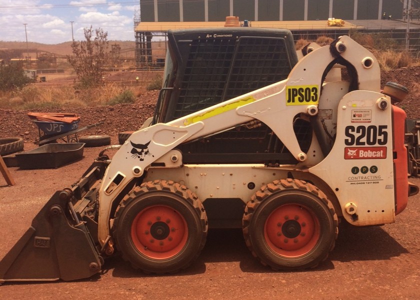 s205 Bobcat Skid Steer 2